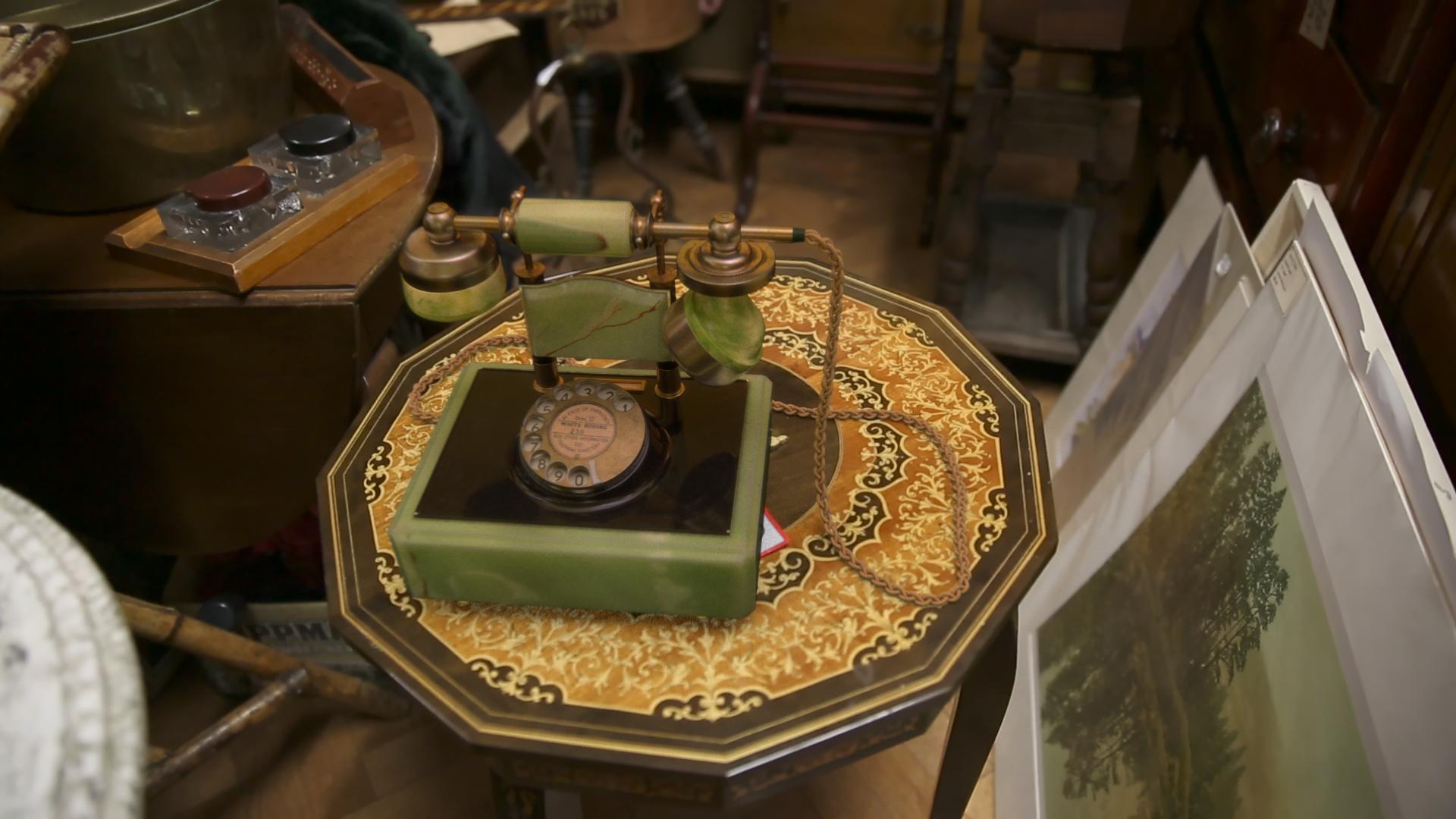 BA VFX work by Cameron Eddie showing the phone composited into an antique shop setting.