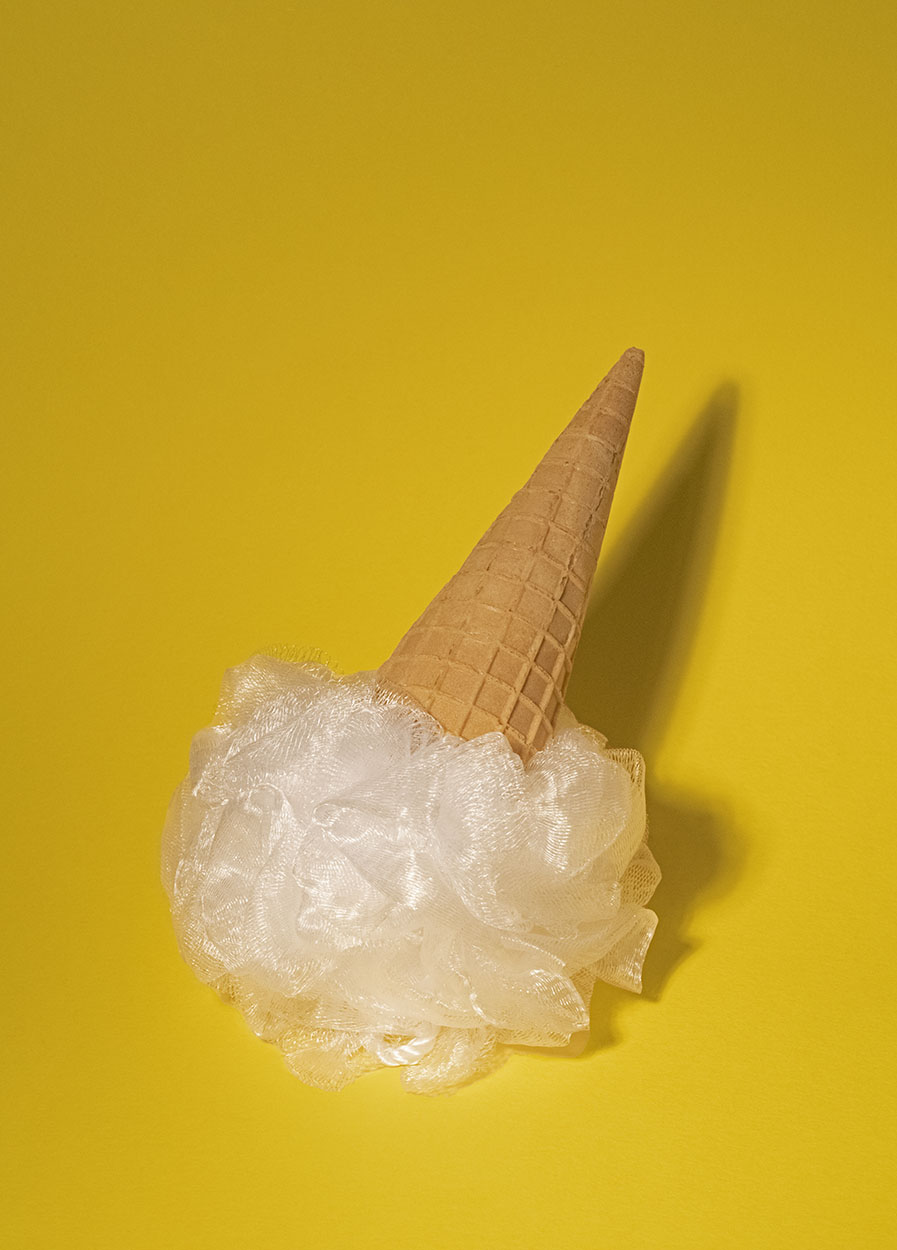 Giving the illusion of an ice cream dropped on the floor, but it will not melt when it is a sponge.