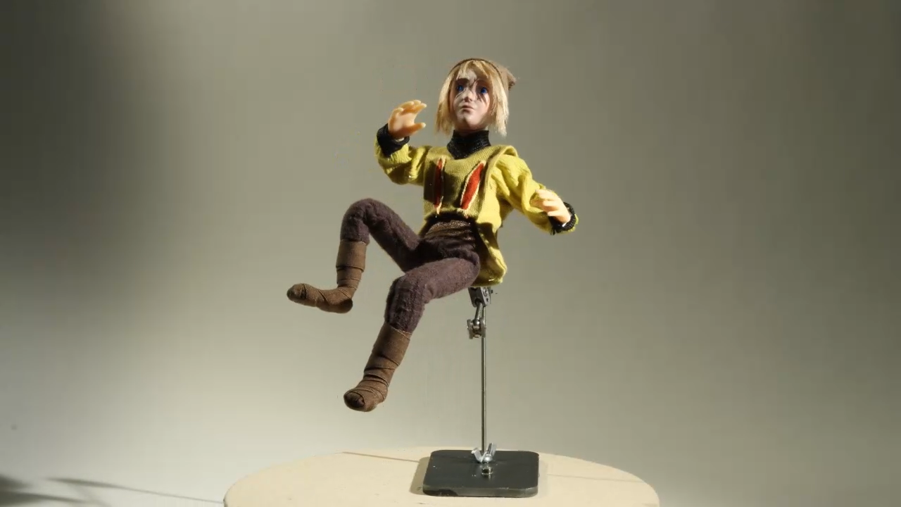 'Turnaround footage of an articulated puppet by Lou Stephenson'.